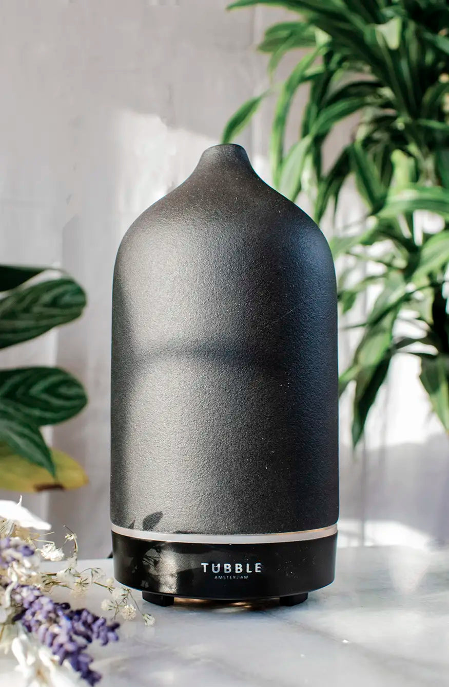 Tubble Porcelain Aroma Diffuser Onyx Black ambiance